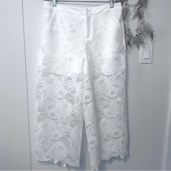 LES BABIES Lace White Cropped Pants - Size M - Picture 3 of 8
